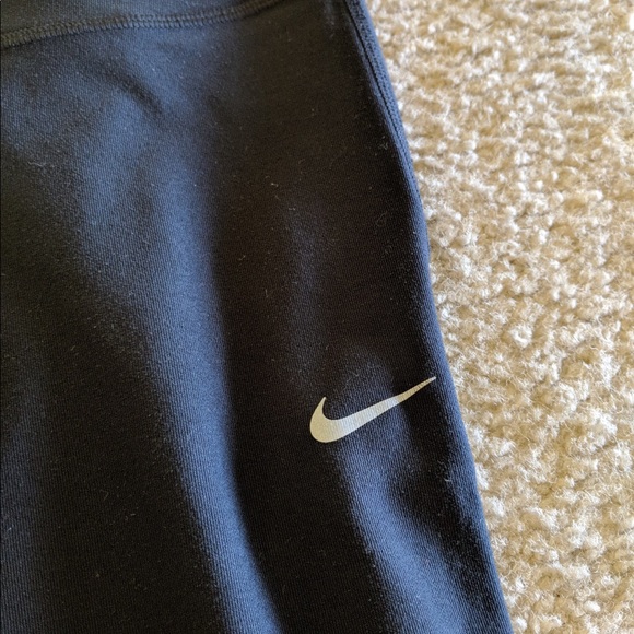 Black nike cropped leggings - Picture 2 of 4
